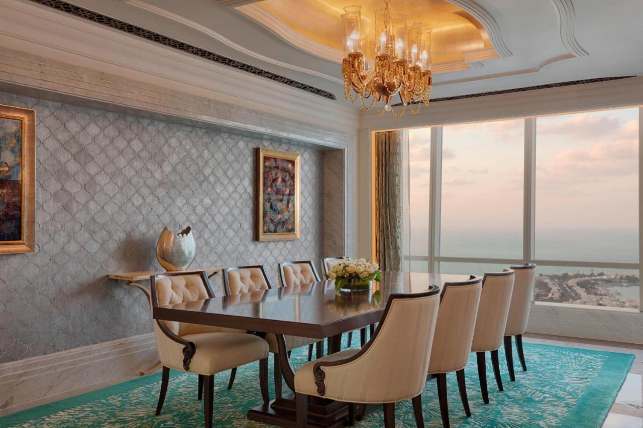 Al Manhal Suite met 1 Slaapkamer met Kingsize Bed en Uitzicht op Zee